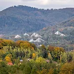 Sanatorium Rownica Semesteranläggning (resort)